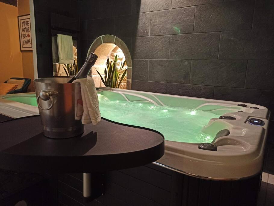 L'Etreinte, Gite De Charme Avec Jacuzzi Interieur Et Sauna Guéméné-sur-Scorff Exterior foto